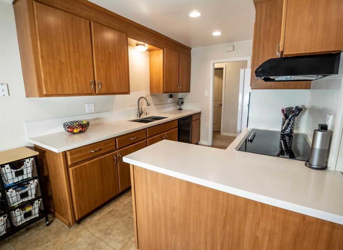210 Canterbury Ave - Photo 7 of 20