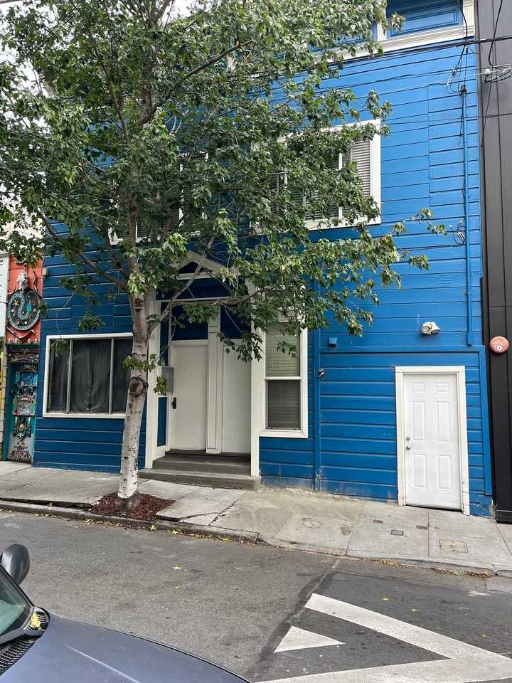 484 Linden St #B - Photo 2 of 6