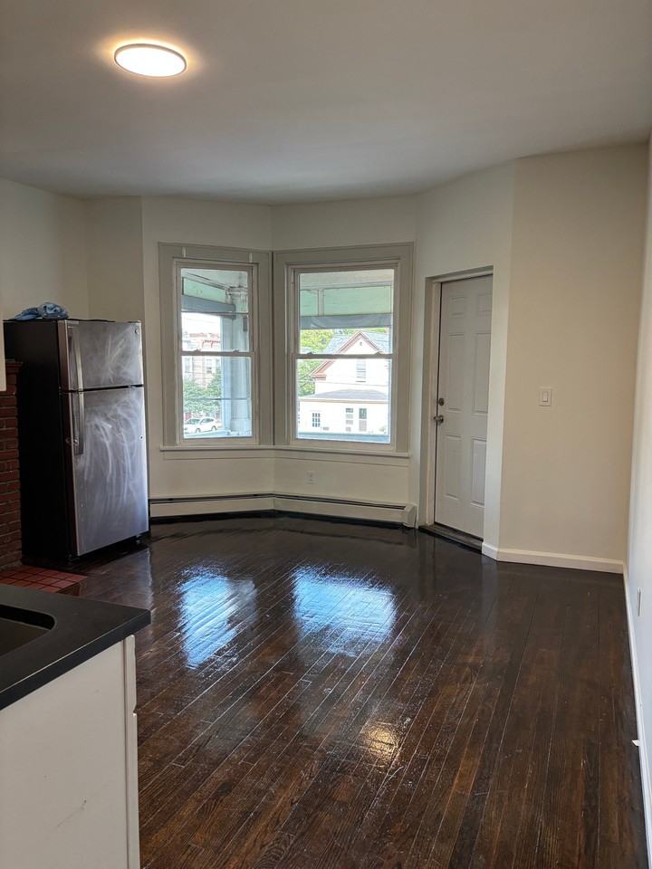 205 Ontario St #3 - Photo 3 of 6
