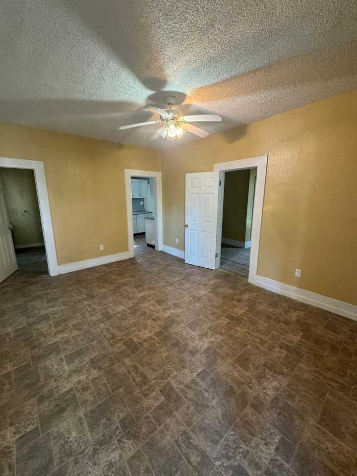 1617 Mulberry St - Photo 2 of 9