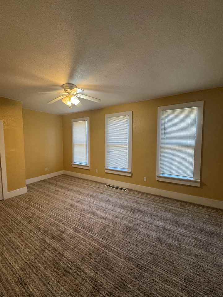 1617 Mulberry St - Photo 3 of 9