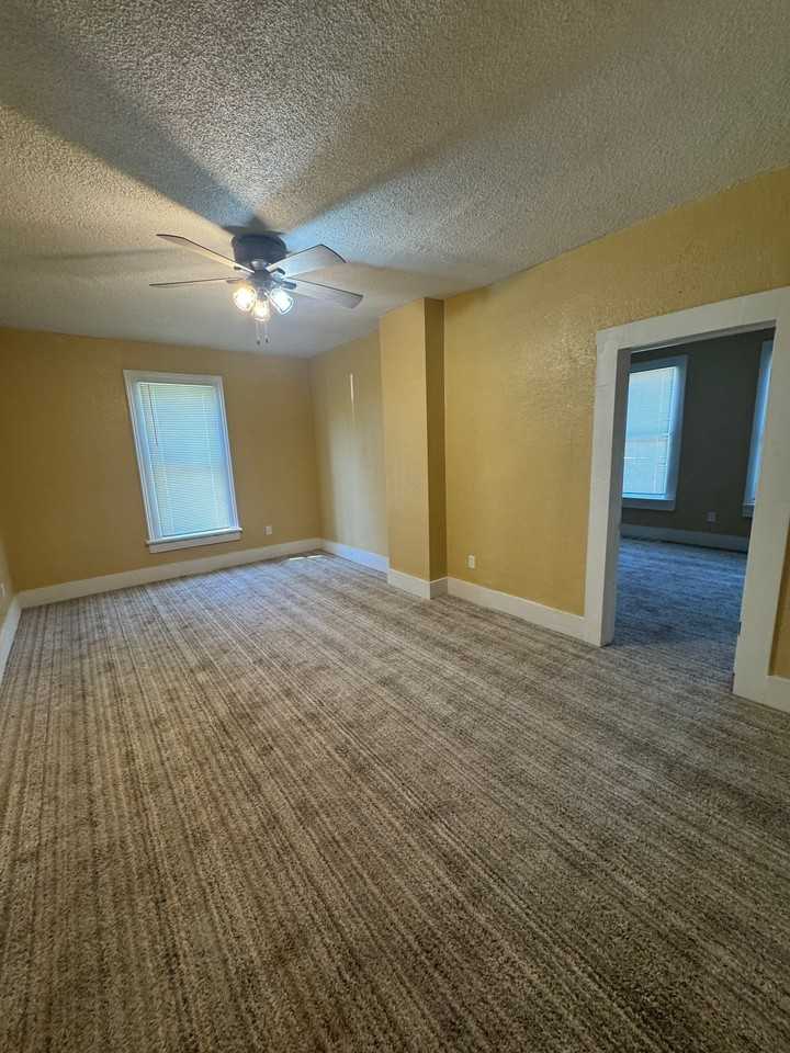 1617 Mulberry St - Photo 4 of 9