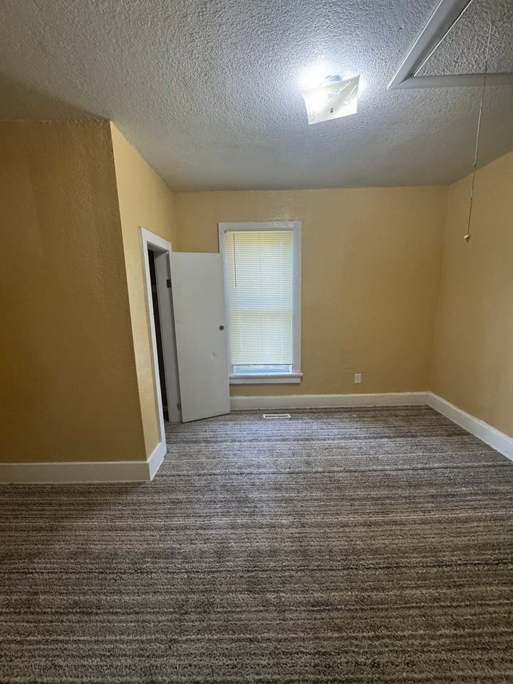 1617 Mulberry St - Photo 5 of 9