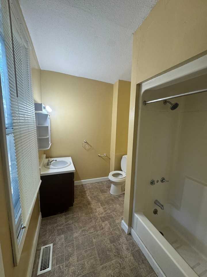 1617 Mulberry St - Photo 6 of 9