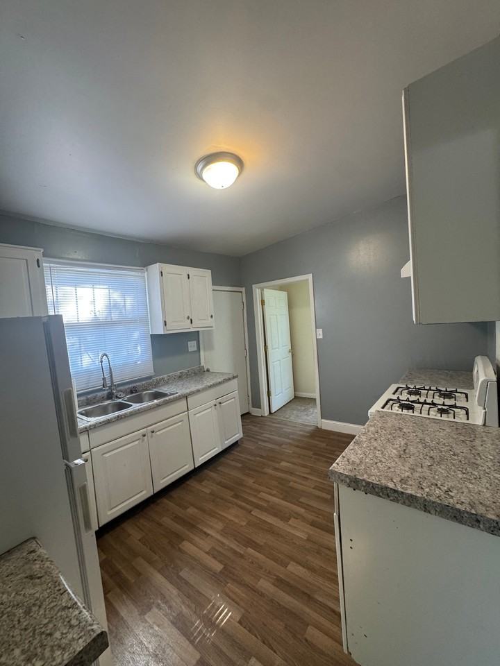1617 Mulberry St - Photo 7 of 9