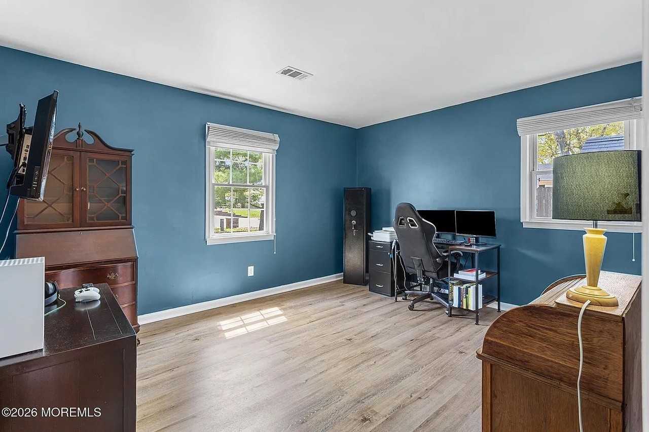 88 Almond Dr - Photo 2 of 15