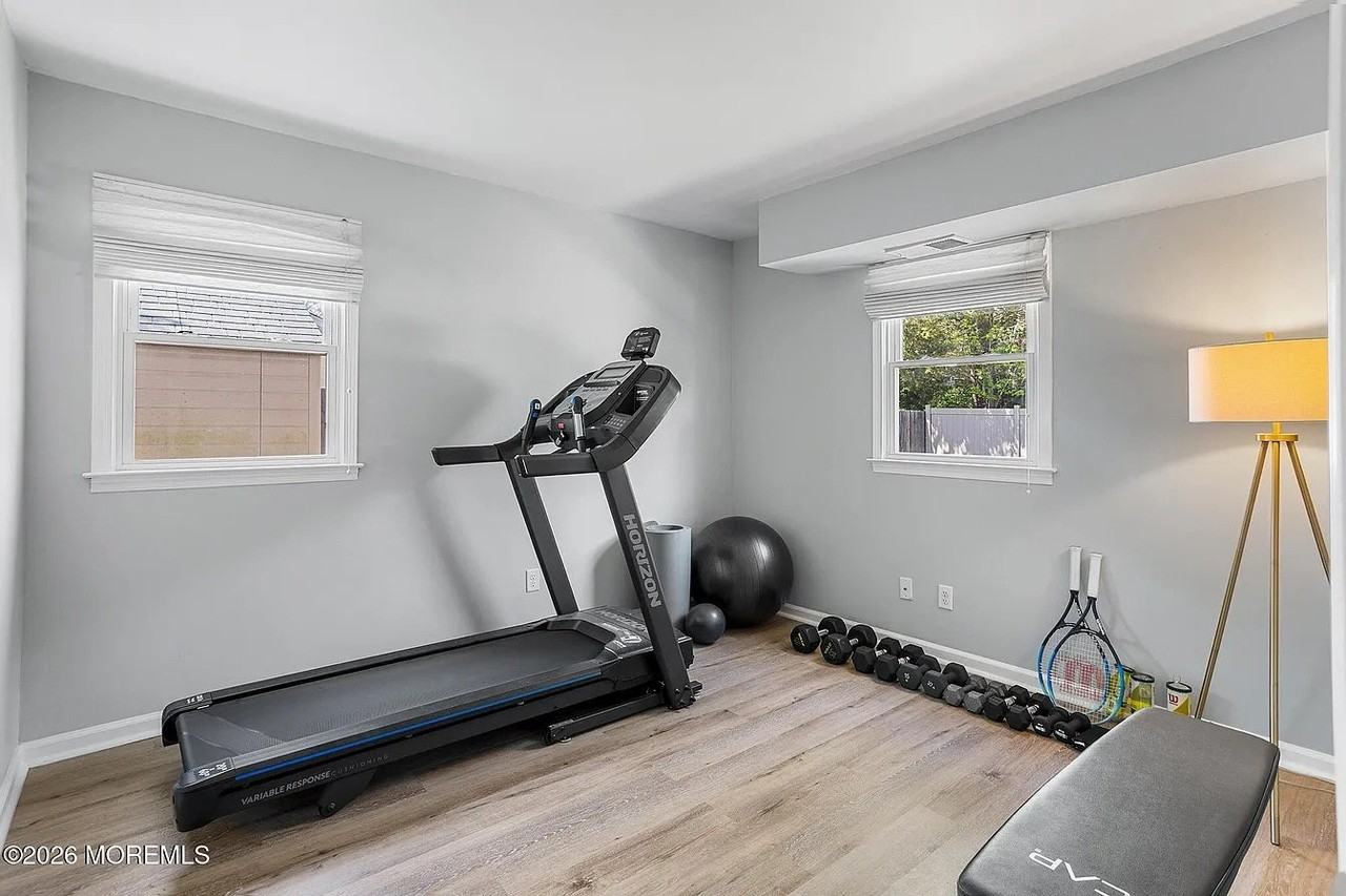 88 Almond Dr - Photo 3 of 15