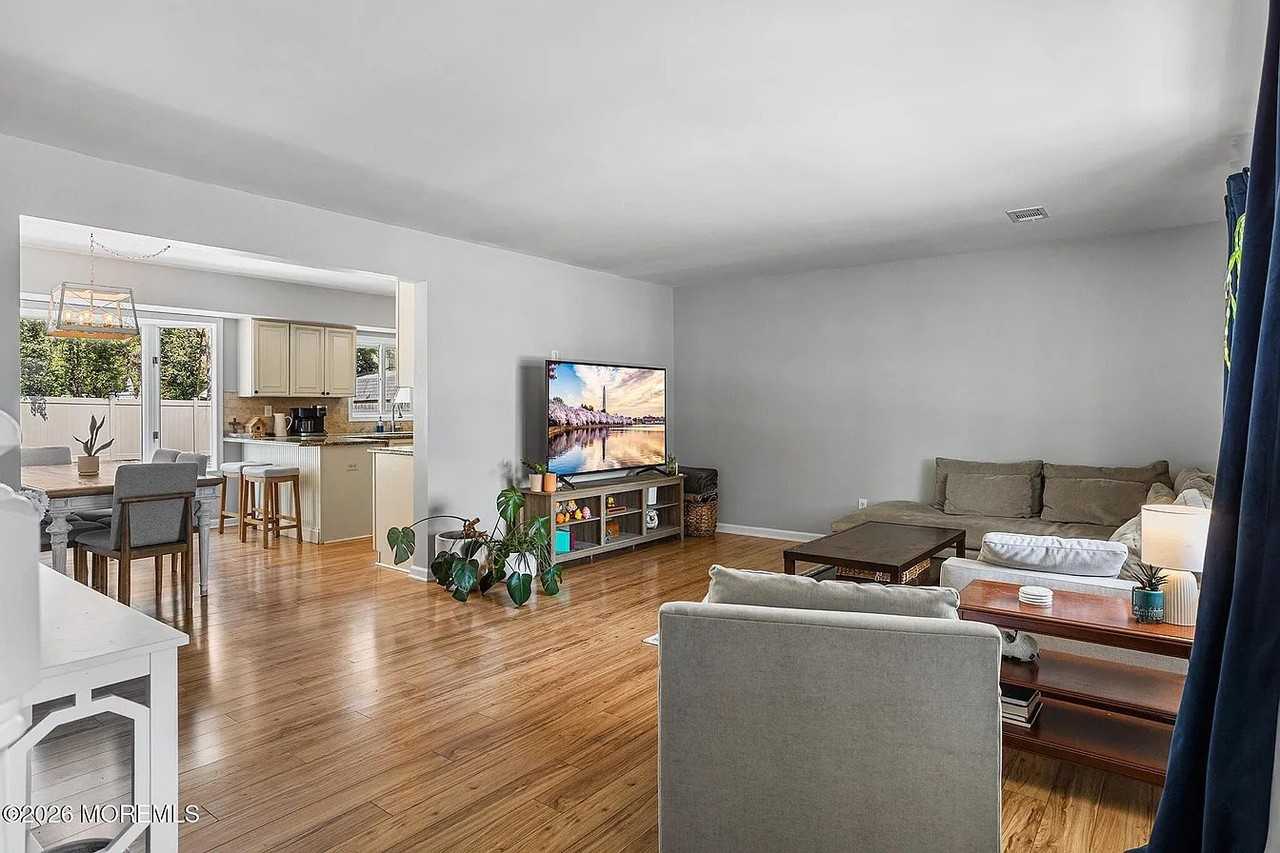 88 Almond Dr - Photo 5 of 15