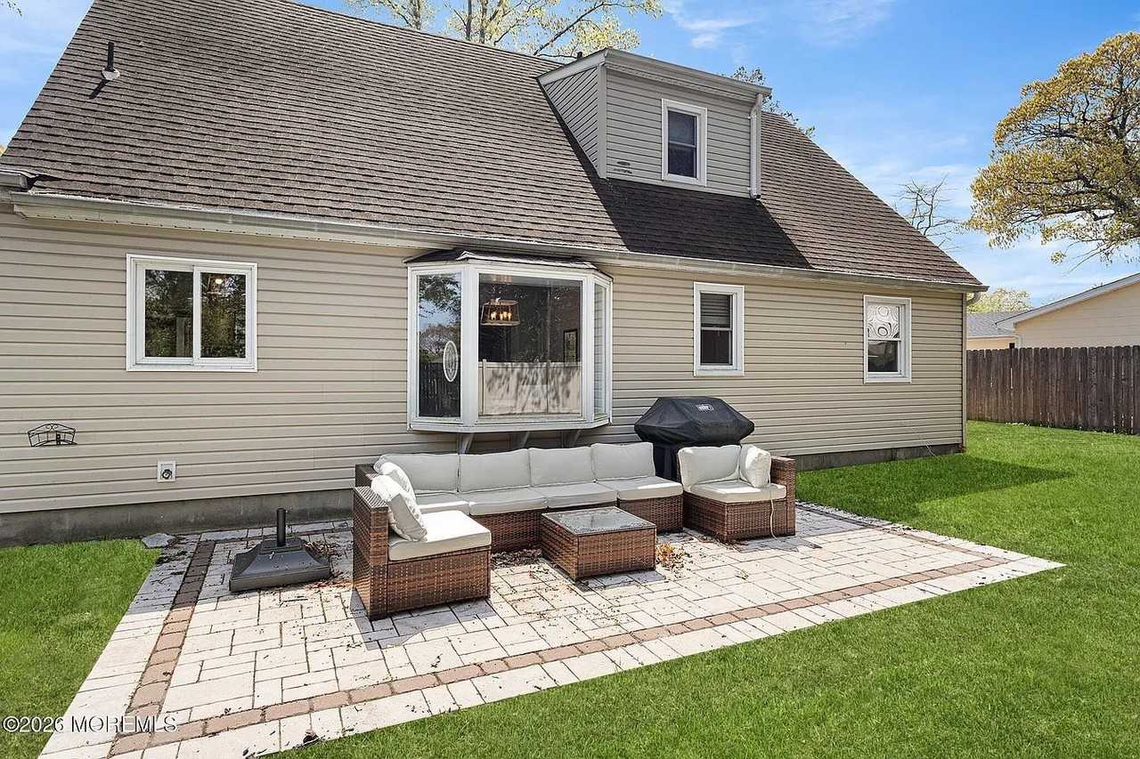 88 Almond Dr - Photo 6 of 15