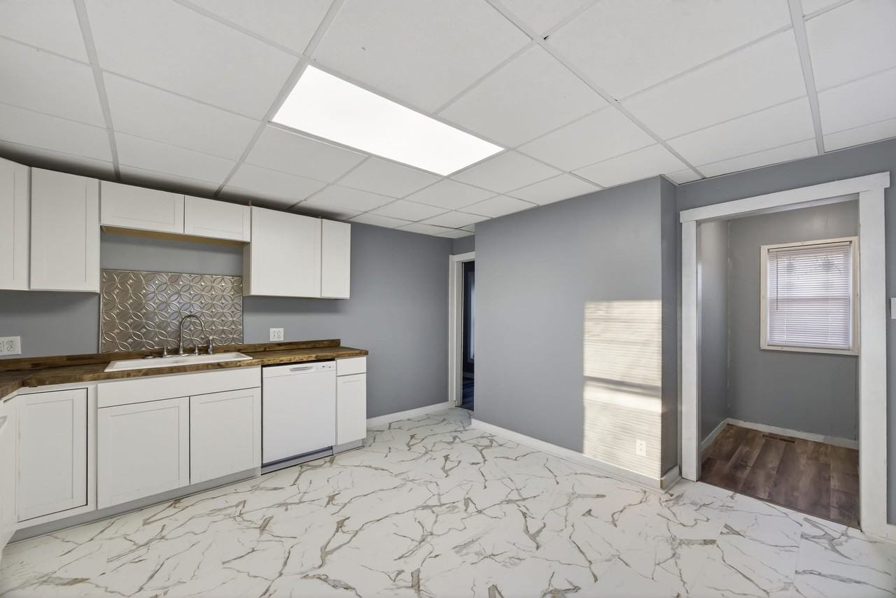 708 15th St #2 - Photo 3 of 16