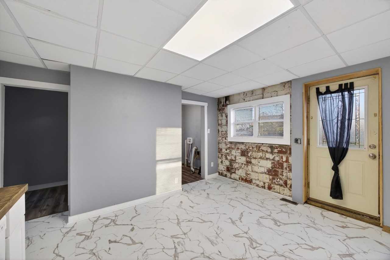 708 15th St #2 - Photo 4 of 16