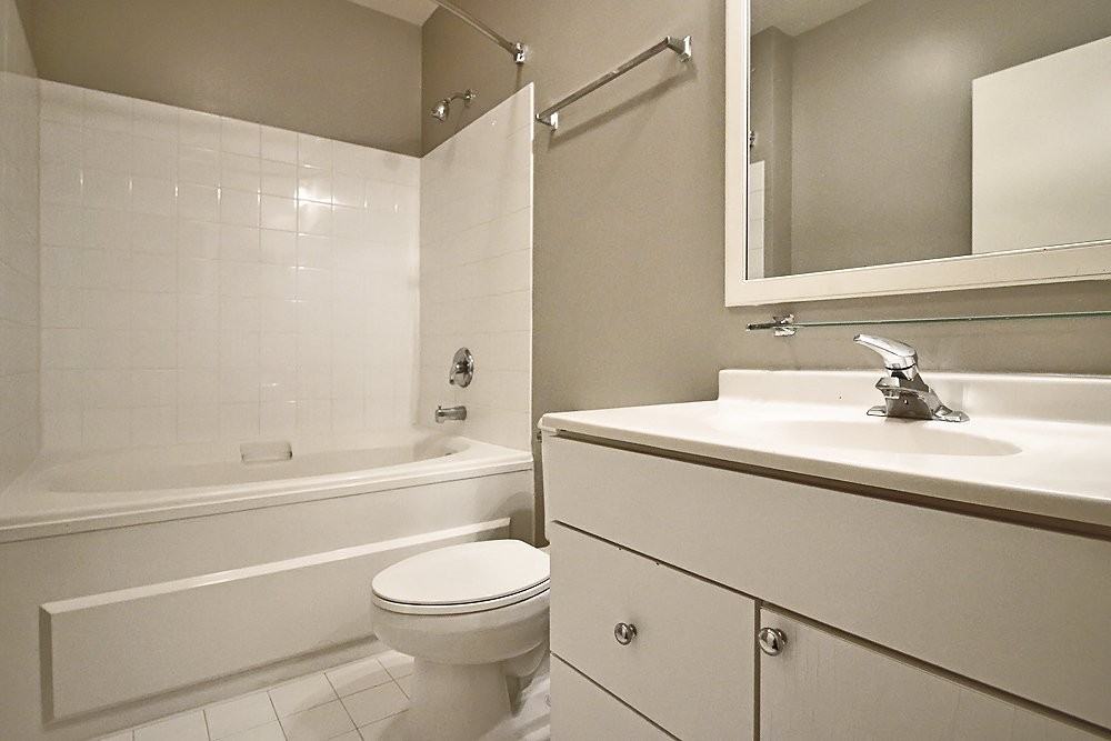 349 S Dearborn St - Photo 6 of 12