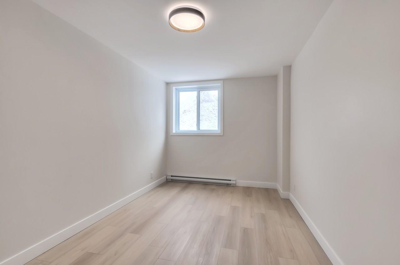 3 1/2 Grand et Luxueux, Laval 1325$ - Photo 2 of 13