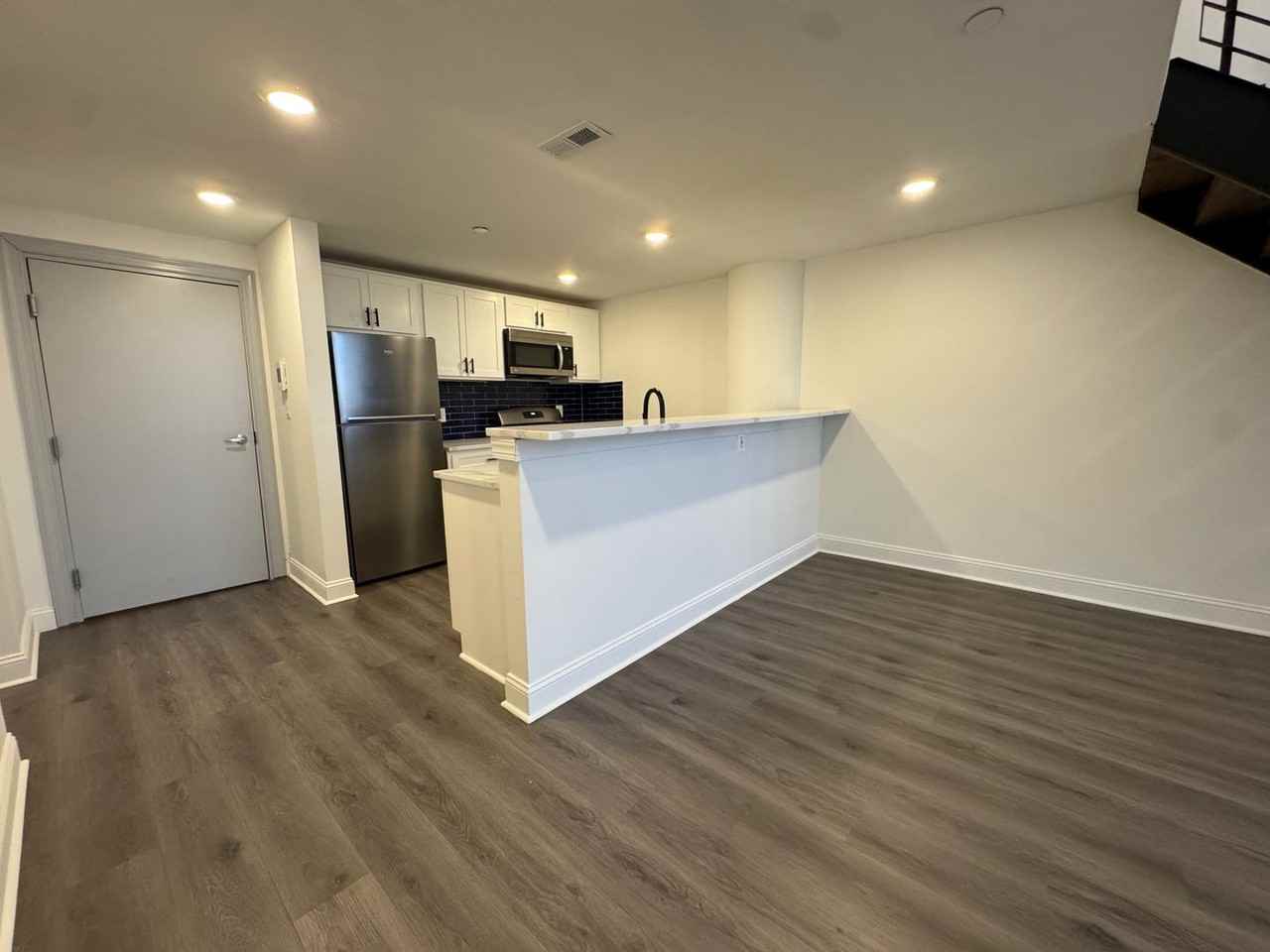 901 Quarry St - Photo 2 of 35