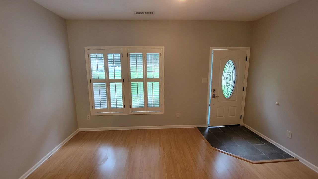 328 Glencoe Dr - Photo 5 of 30