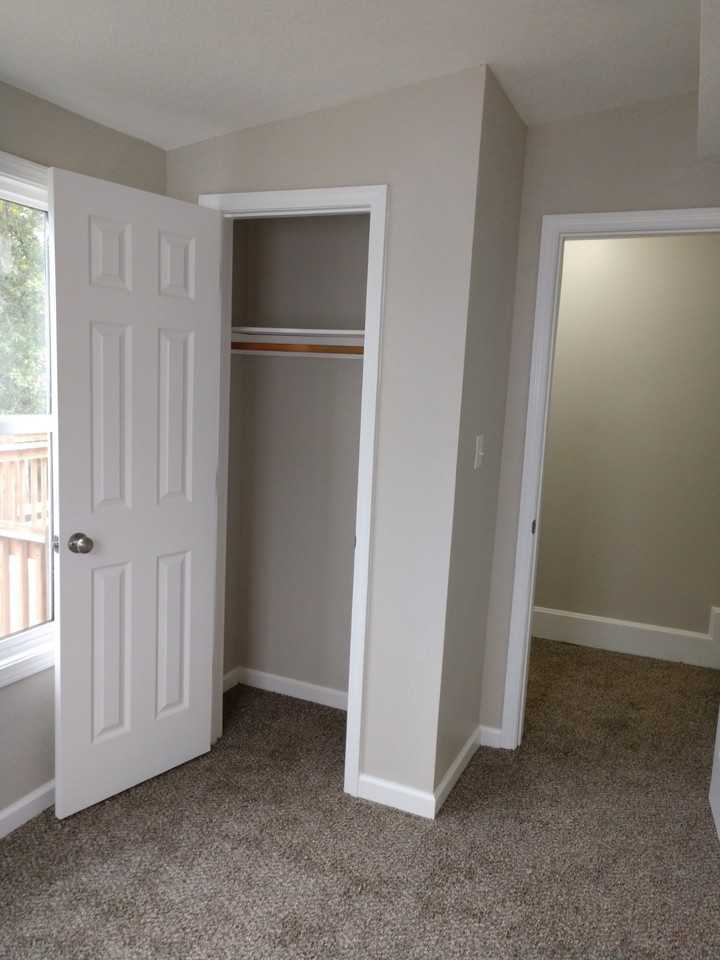421 N Spring St #D - Photo 3 of 8