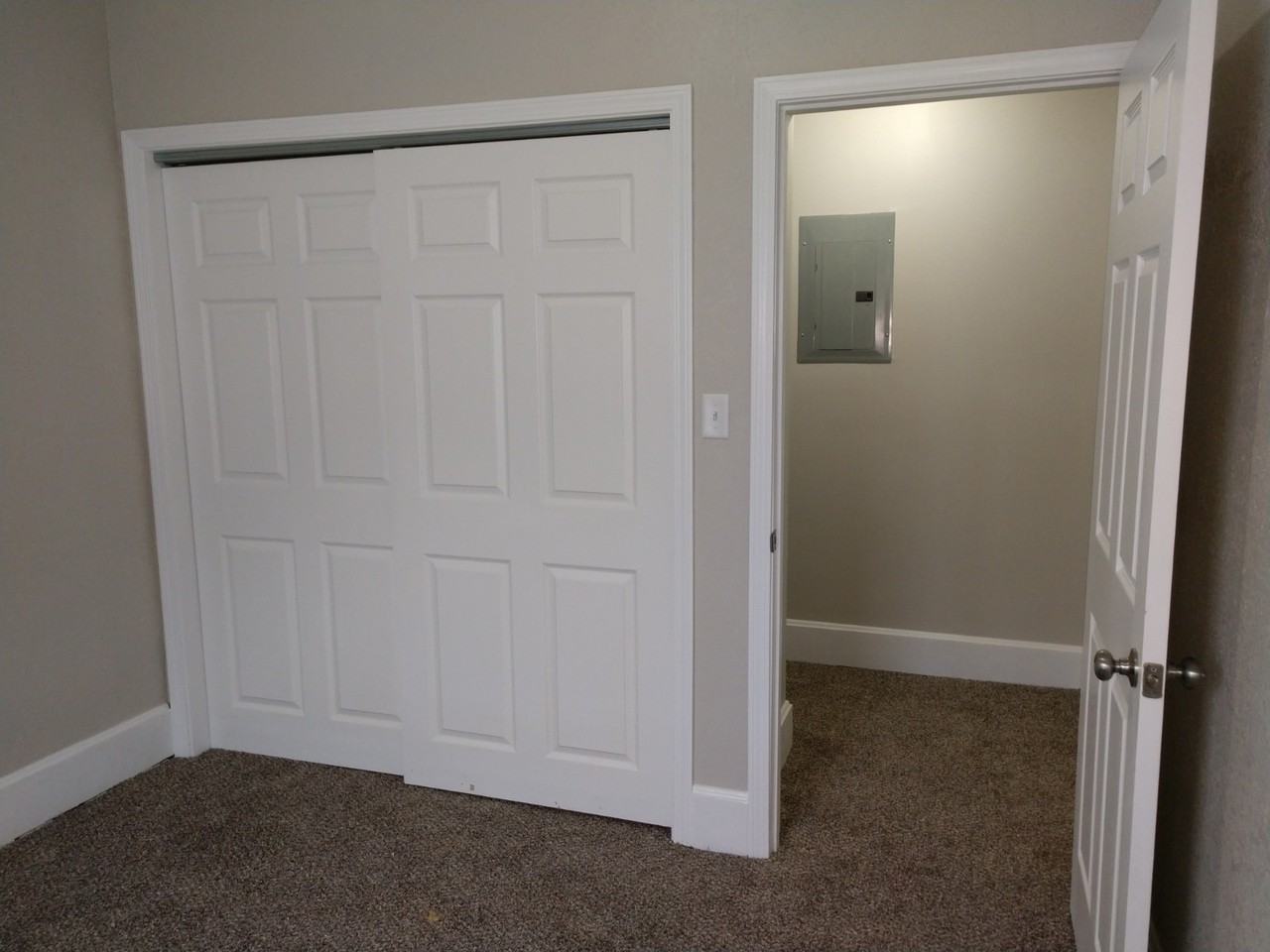 421 N Spring St #D - Photo 4 of 8