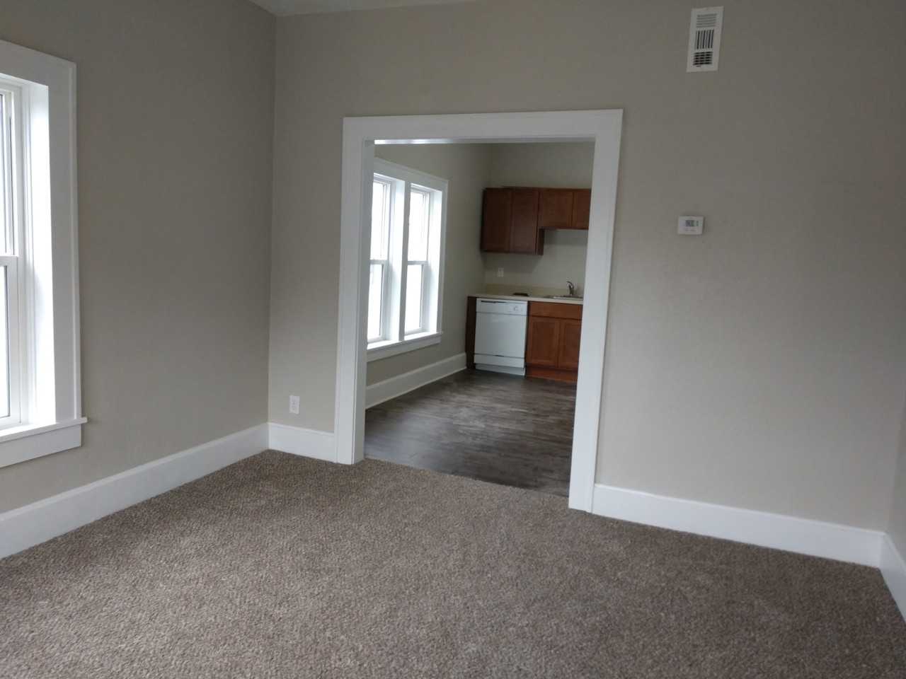 421 N Spring St #D - Photo 6 of 8