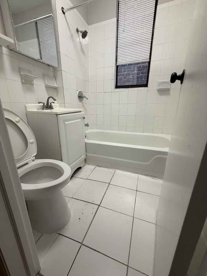 6308 Broadway #5 - Photo 7 of 9