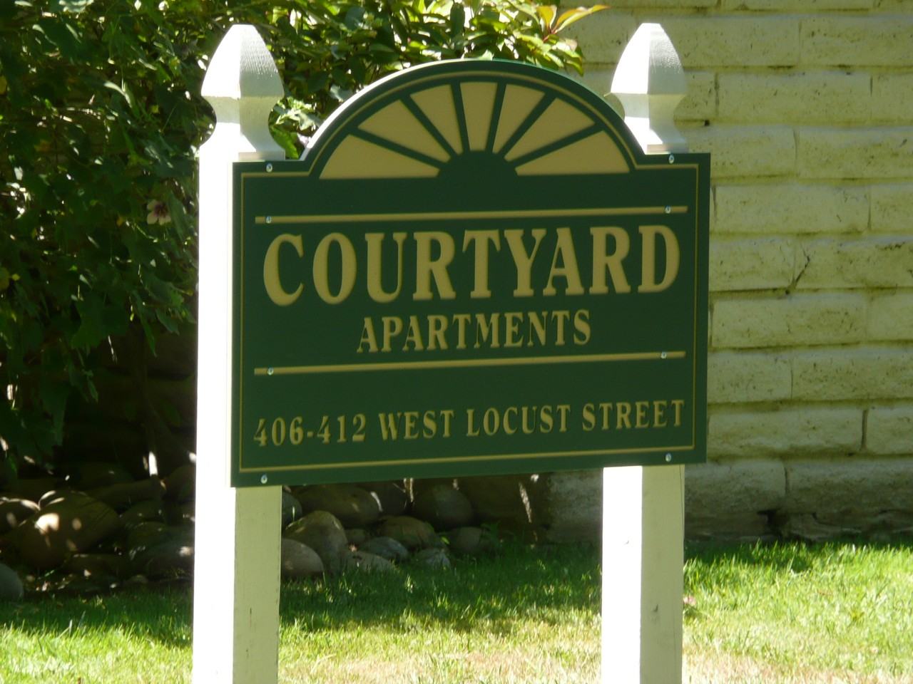 412 W Locust St #10 - Photo 2 of 9
