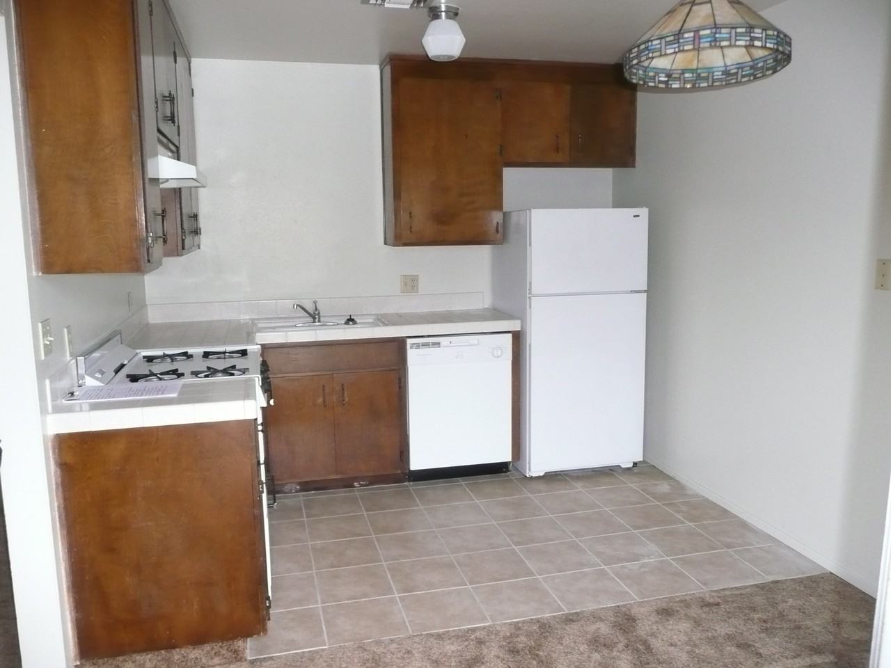 412 W Locust St #10 - Photo 4 of 9