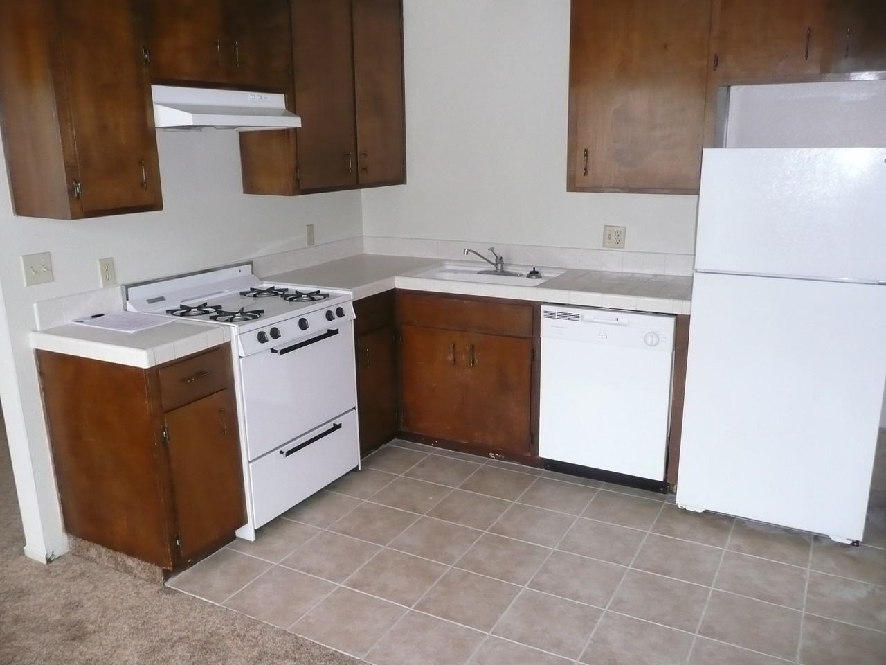 412 W Locust St #10 - Photo 5 of 9