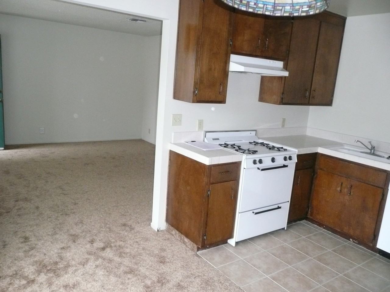 412 W Locust St #10 - Photo 6 of 9