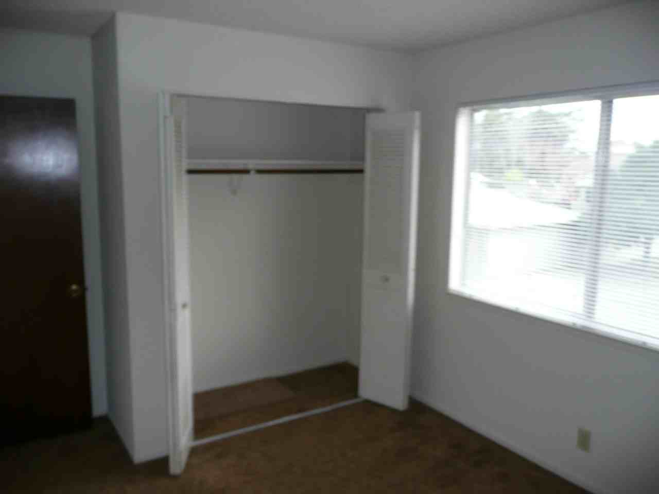 412 W Locust St #10 - Photo 7 of 9