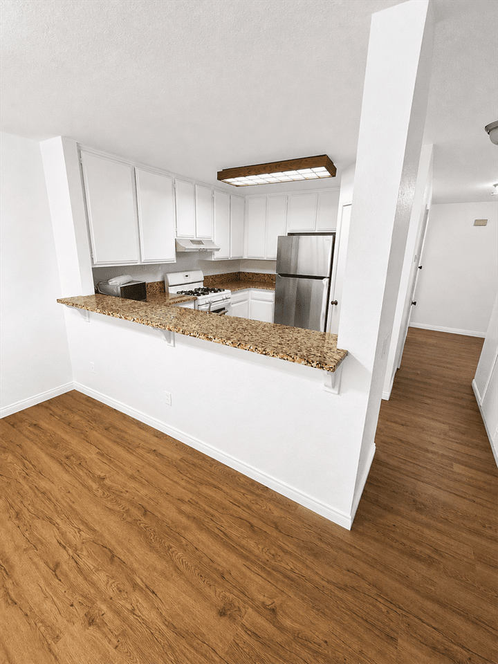 25713 View Pointe #8A - Photo 2 of 16