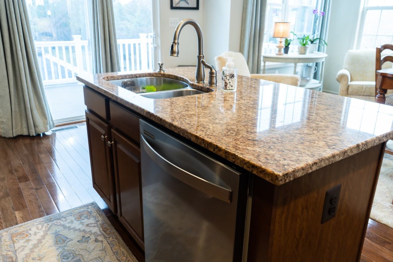 25095 Croxley Green Sq - Photo 3 of 18