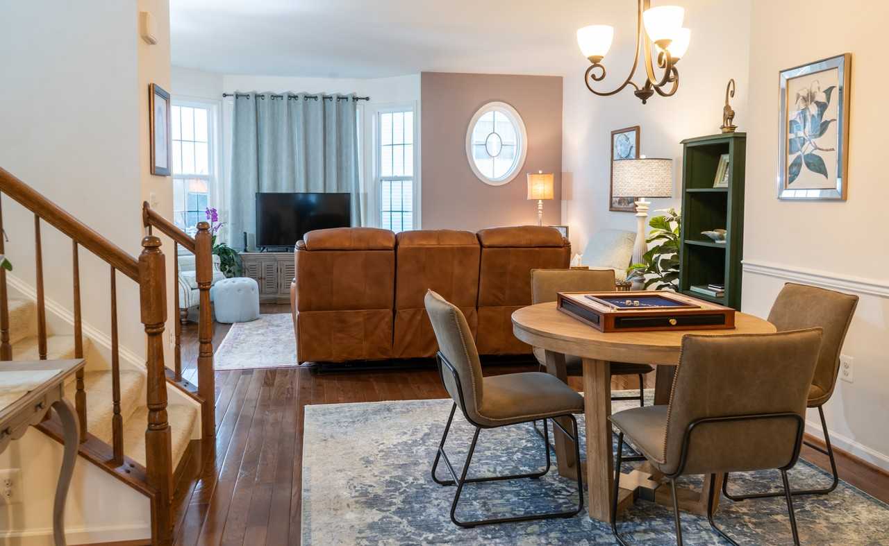 25095 Croxley Green Sq - Photo 5 of 18