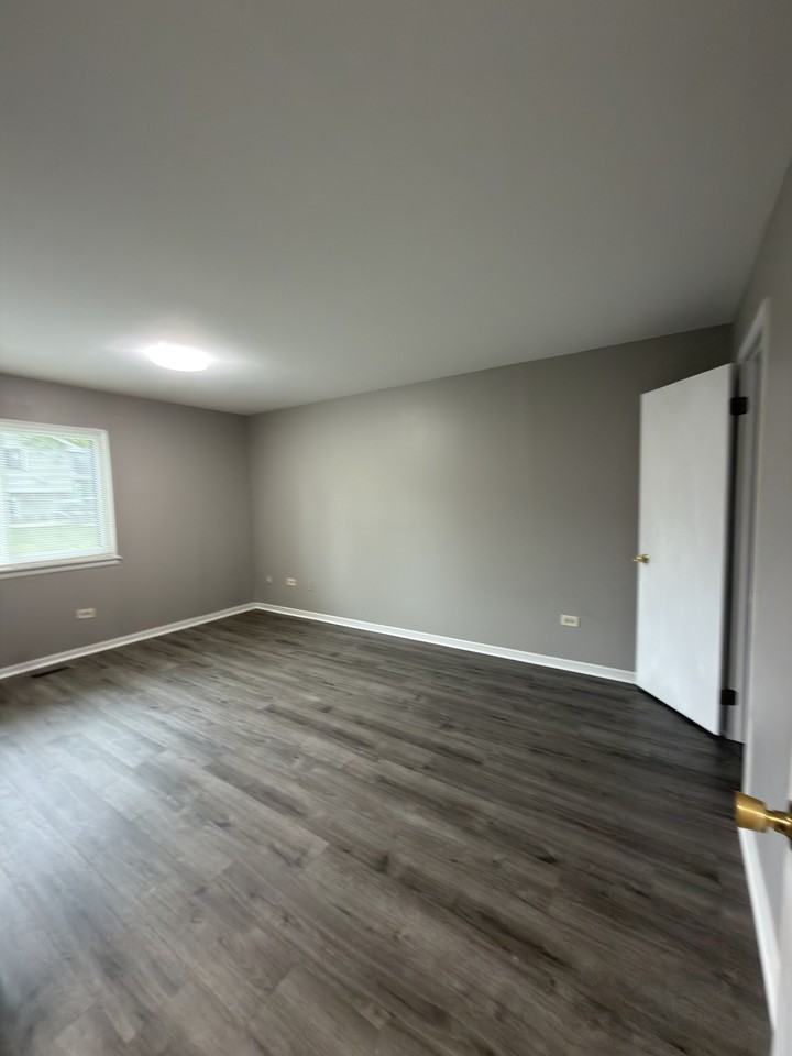 110 Manchester Ct #110 - Photo 3 of 11