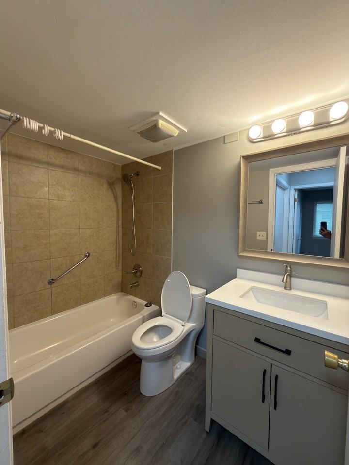 110 Manchester Ct #110 - Photo 7 of 11