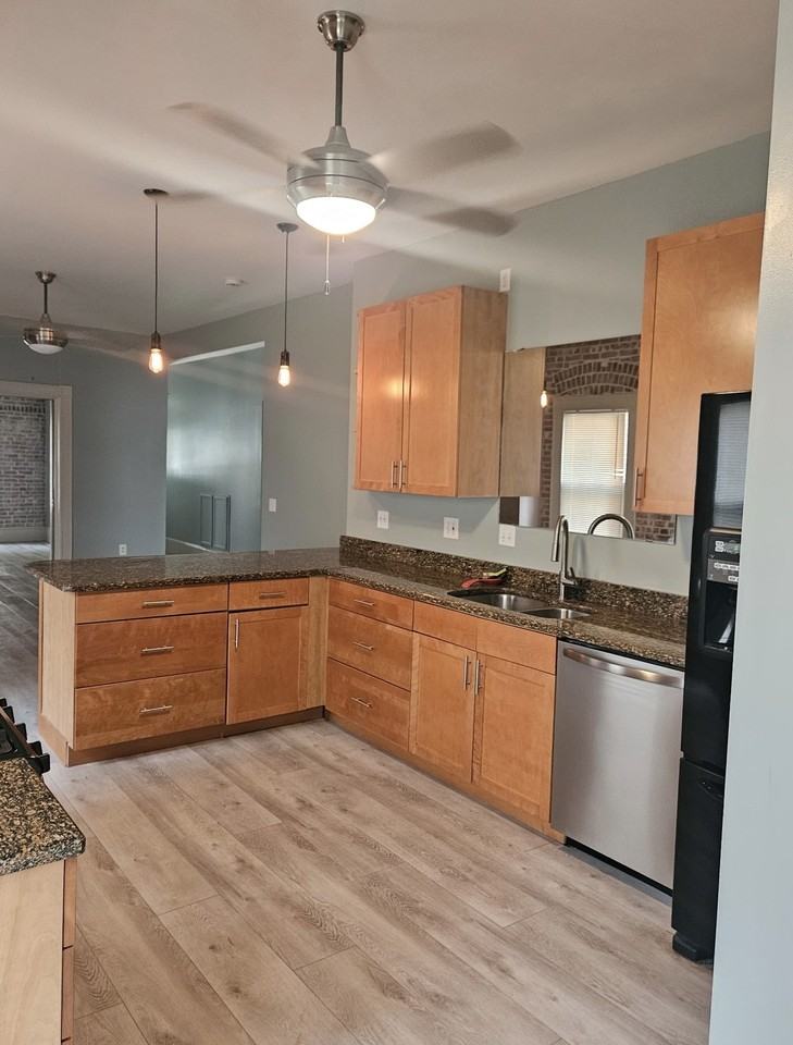 2137 California Ave #1F - Photo 3 of 14