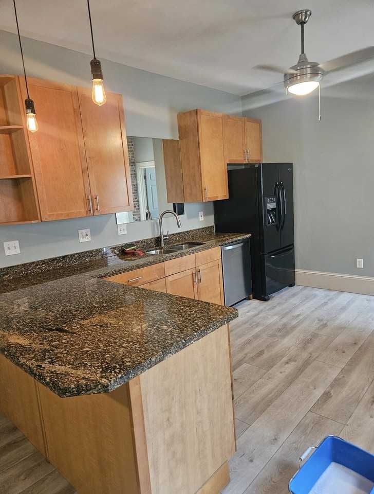 2137 California Ave #1F - Photo 4 of 14