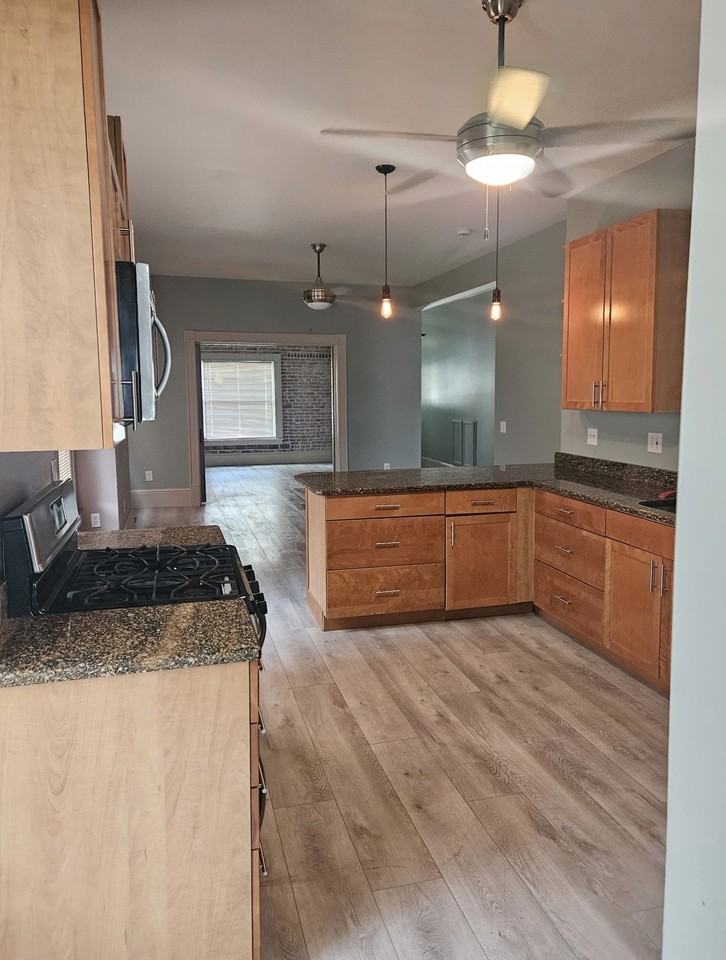 2137 California Ave #1F - Photo 5 of 14