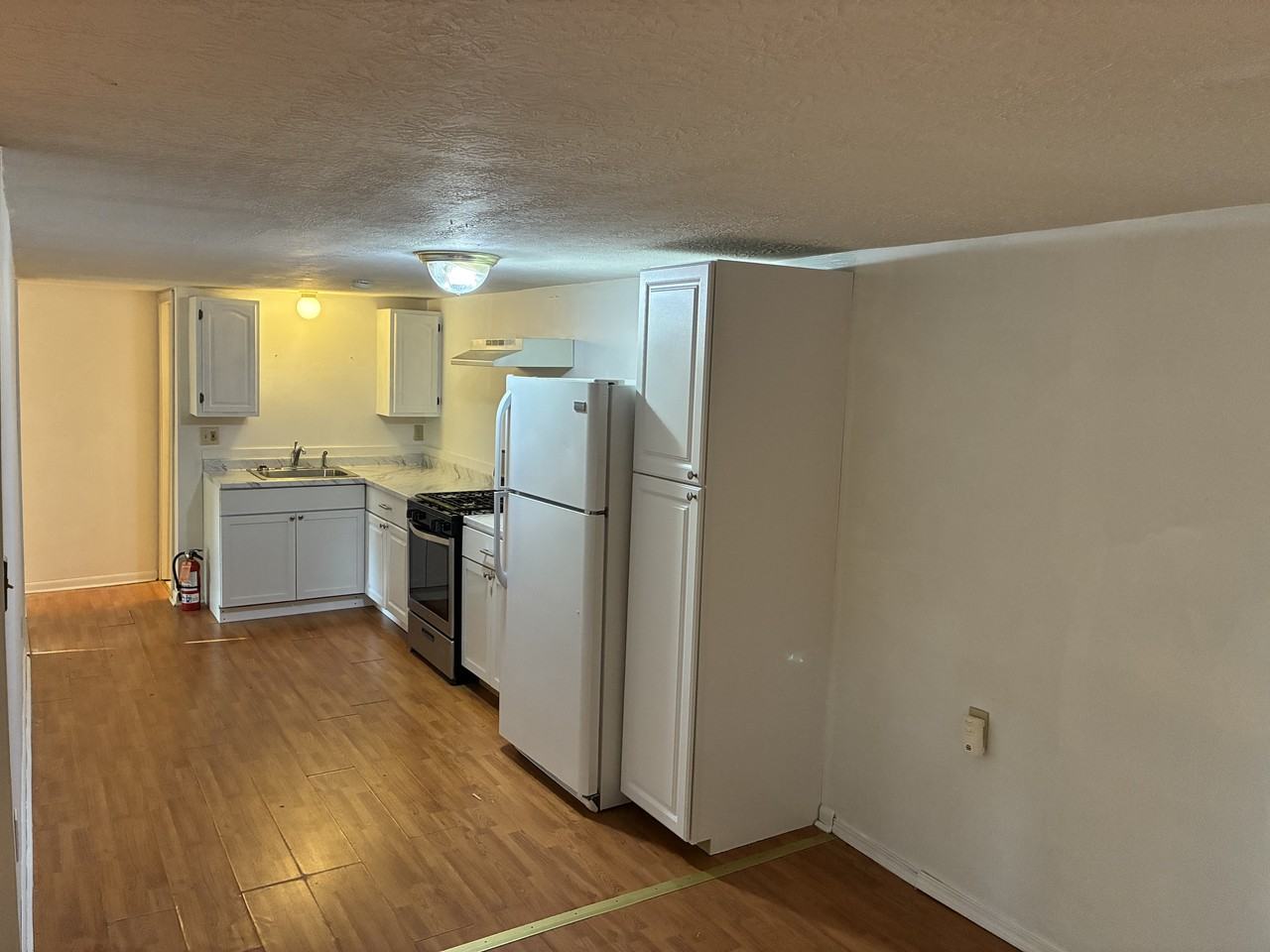 1302 Walnut St #4 - Photo 3 of 9