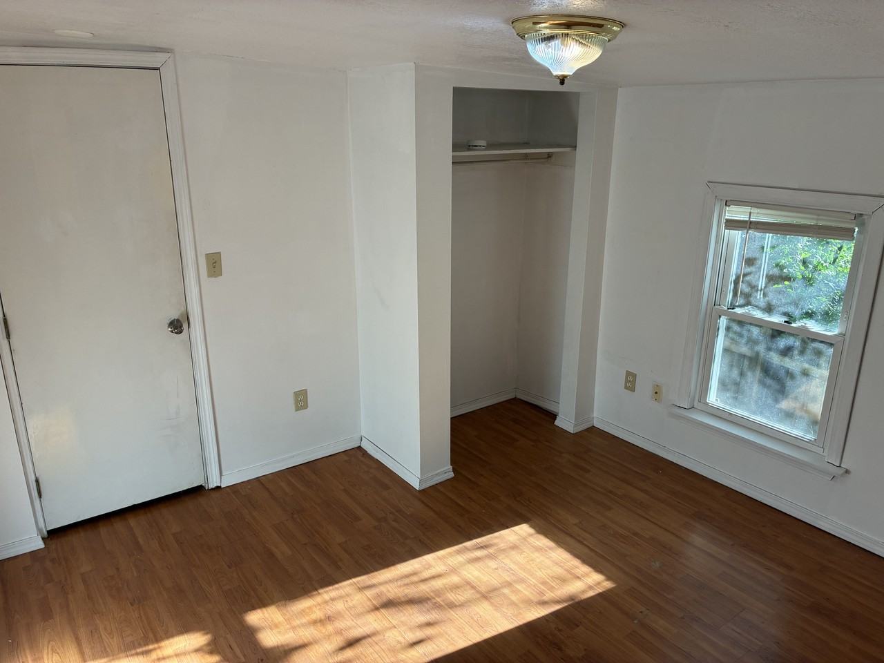 1302 Walnut St #4 - Photo 7 of 9
