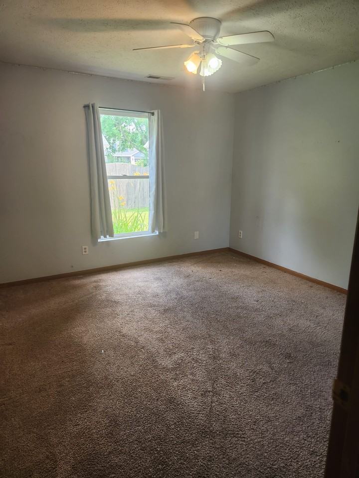 5886 Beechwood Dr #B - Photo 6 of 11