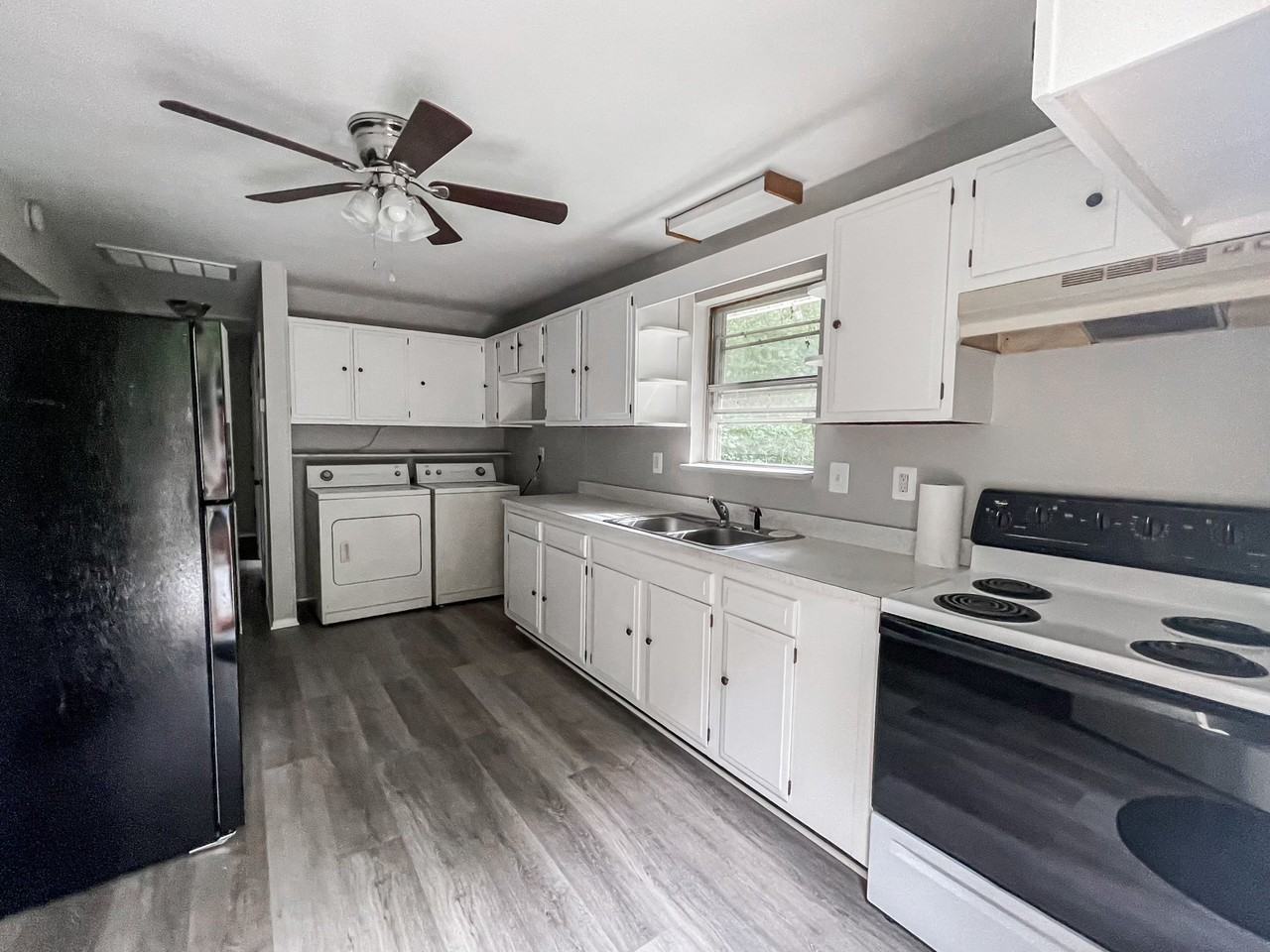 9395 Marcus Ln - Photo 5 of 13
