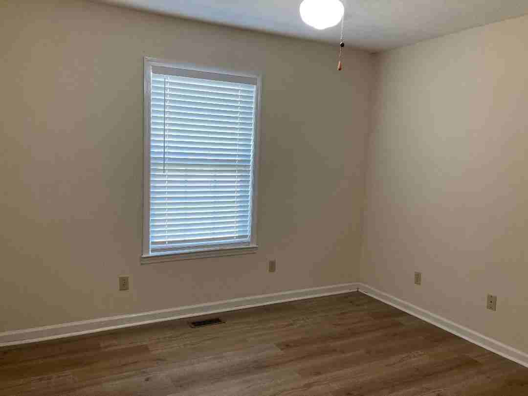 606 Windcrest Dr #NA - Photo 5 of 10