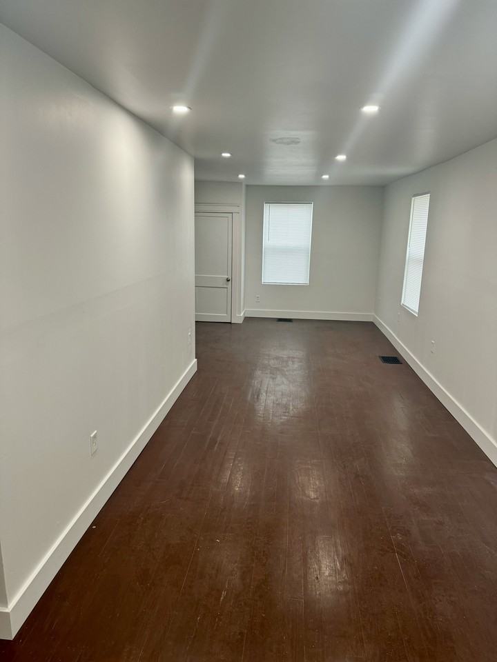 901 E Wilson St #NA - Photo 4 of 11