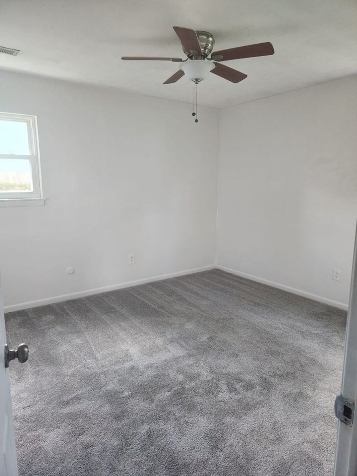 1285 Sir Kay Dr - Photo 4 of 17