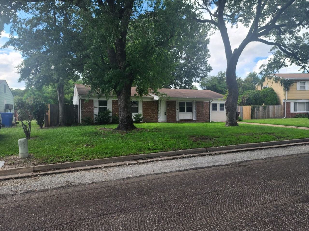 1285 Sir Kay Dr - Photo 6 of 17