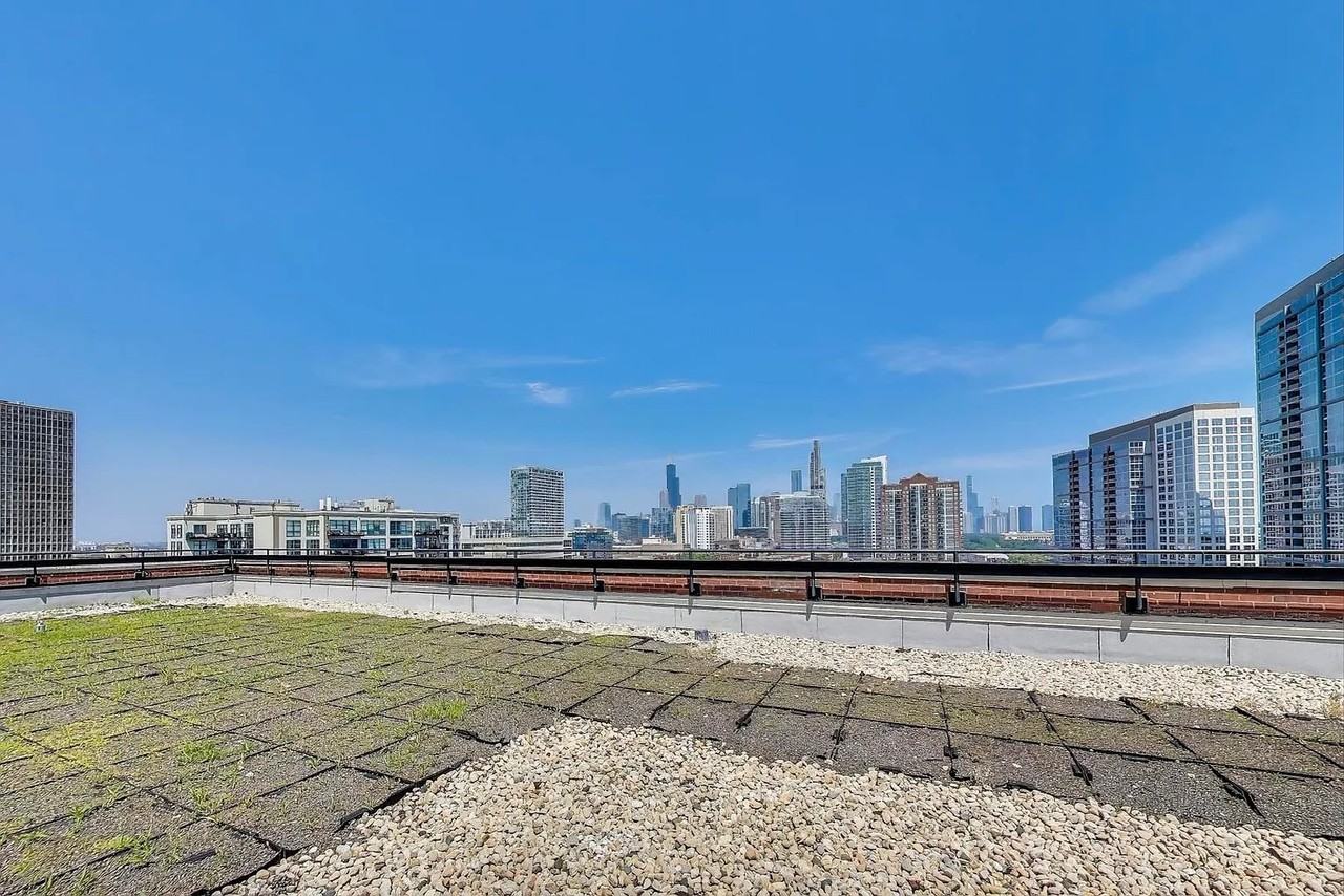 320 E 21st St #4 - Photo 4 of 15
