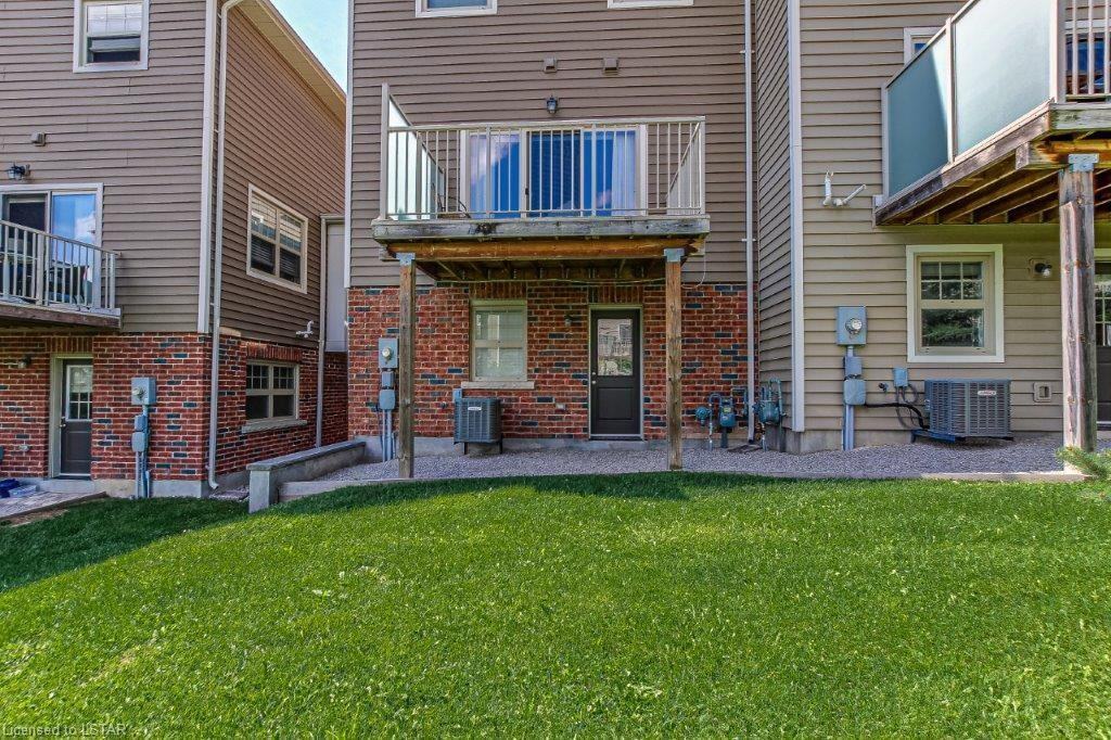 1850 Beaverbrook Avenue #9 - Photo 4 of 14