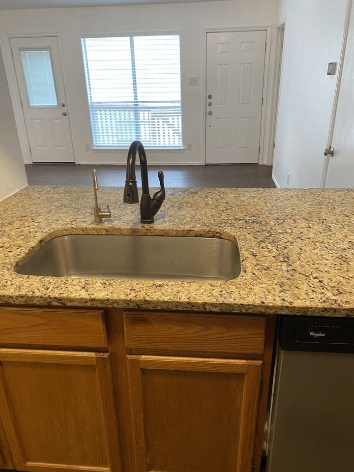 512 Cutty Trl #B - Photo 4 of 17