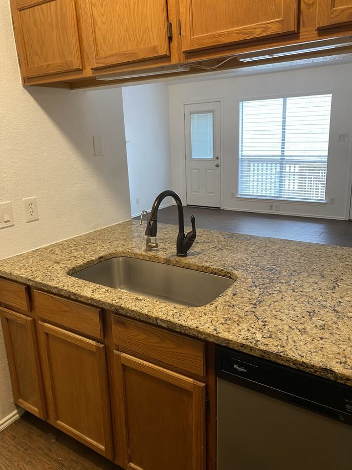 512 Cutty Trl #B - Photo 5 of 17