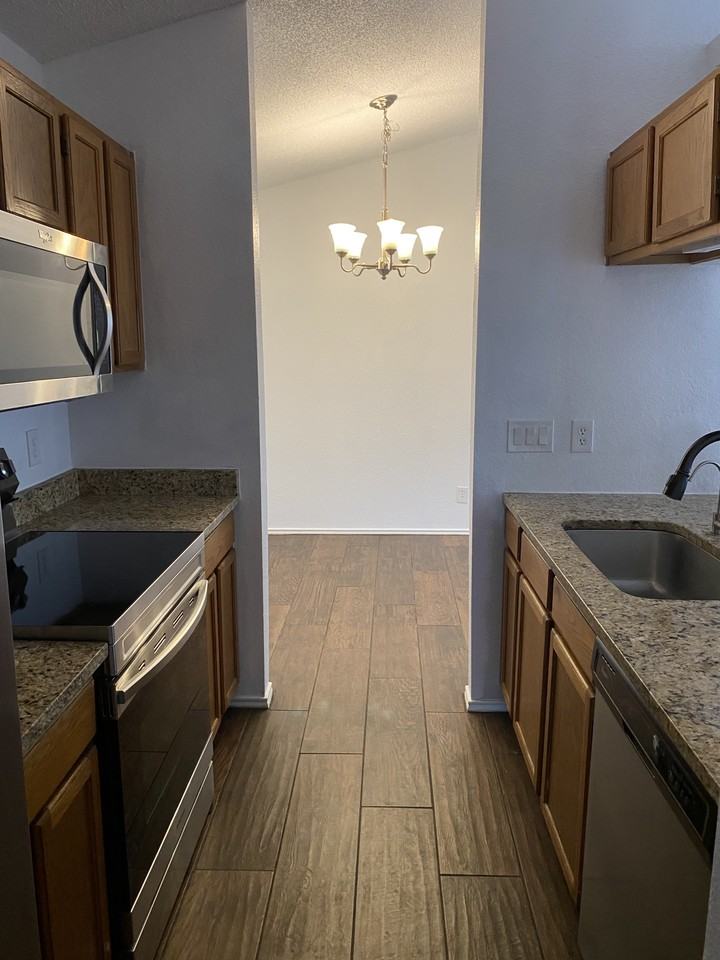 512 Cutty Trl #B - Photo 7 of 17