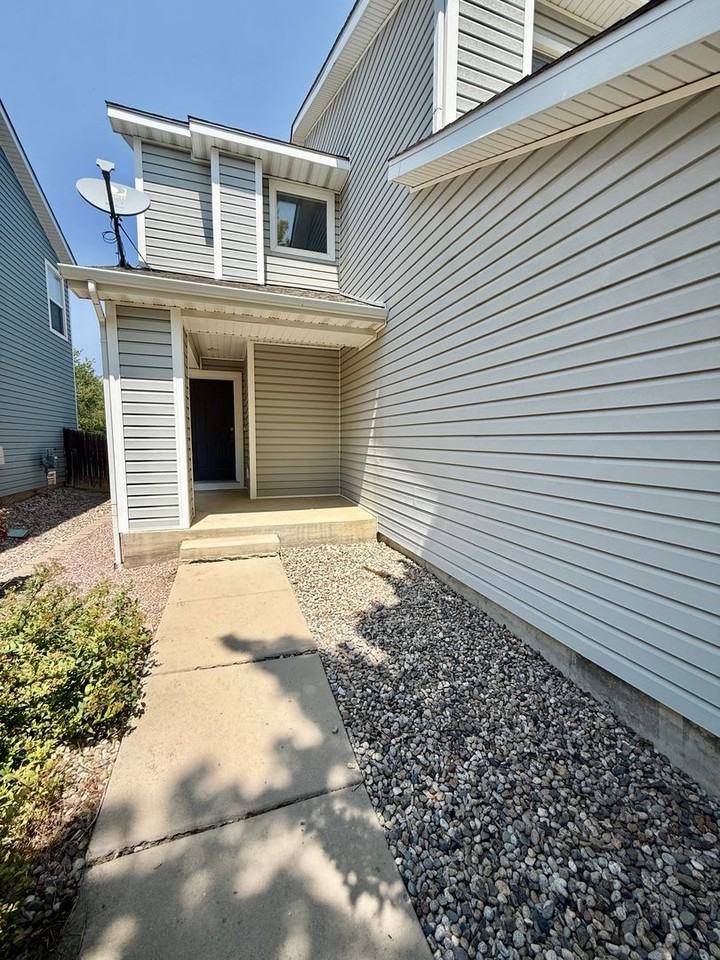 1912 Dove Creek Cir - Photo 4 of 32